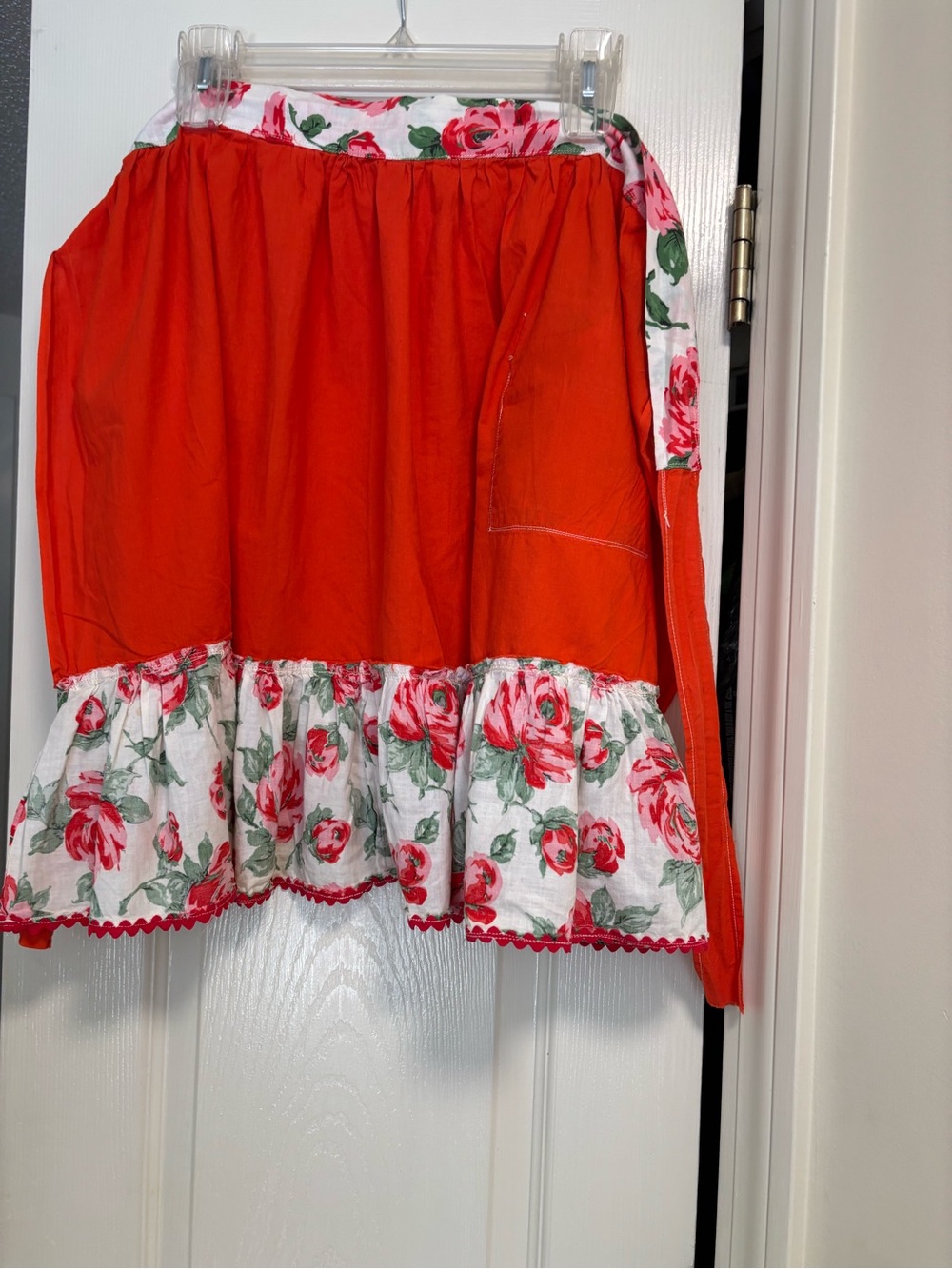 Vintage apron of beautiful colorful floral design. Handmade of all cotton! - Picture 10 of 10